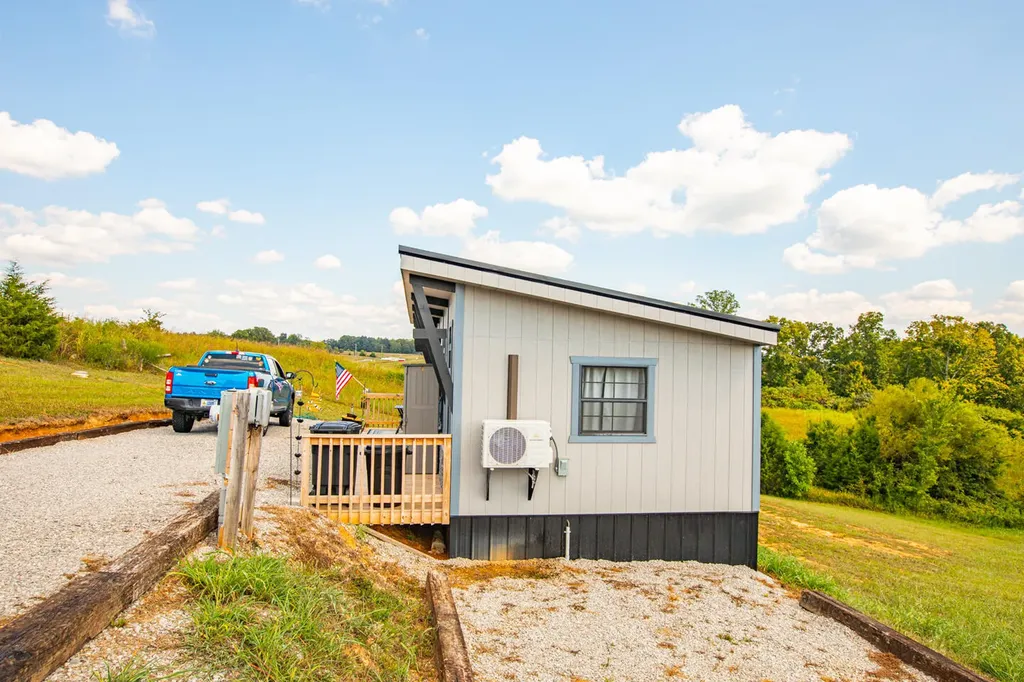 15 Harlan Road Faubush KY 42544