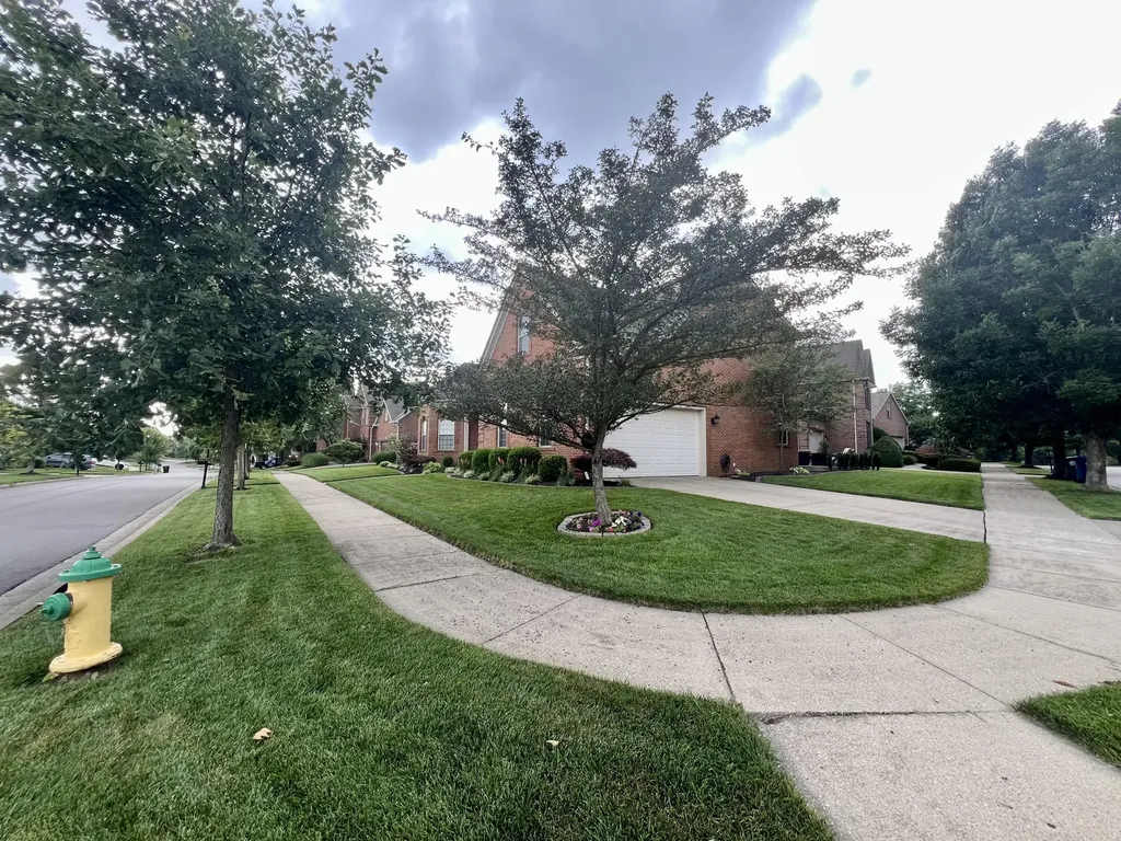 2433 Rockminster Road Lexington KY 40509