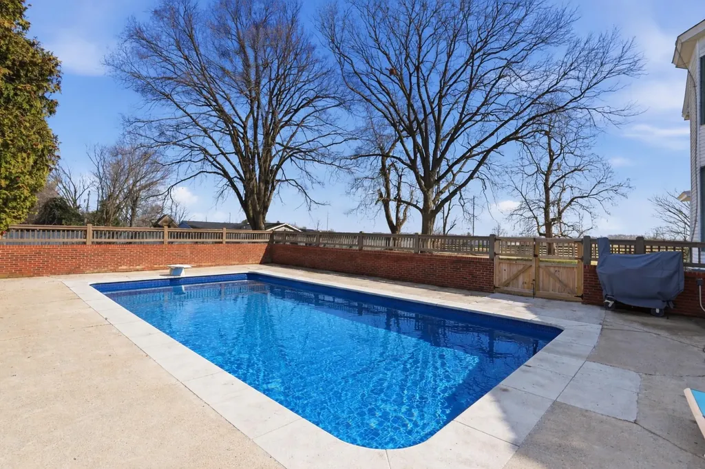 1253 Millersburg Road Paris KY 40361