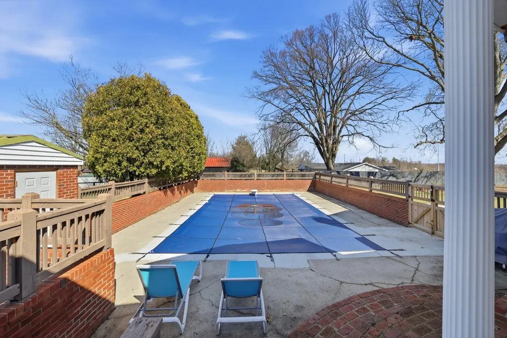 1253 Millersburg Road Paris KY 40361