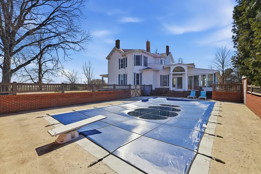 1253 Millersburg Road Paris KY 40361