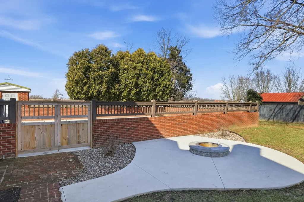 1253 Millersburg Road Paris KY 40361