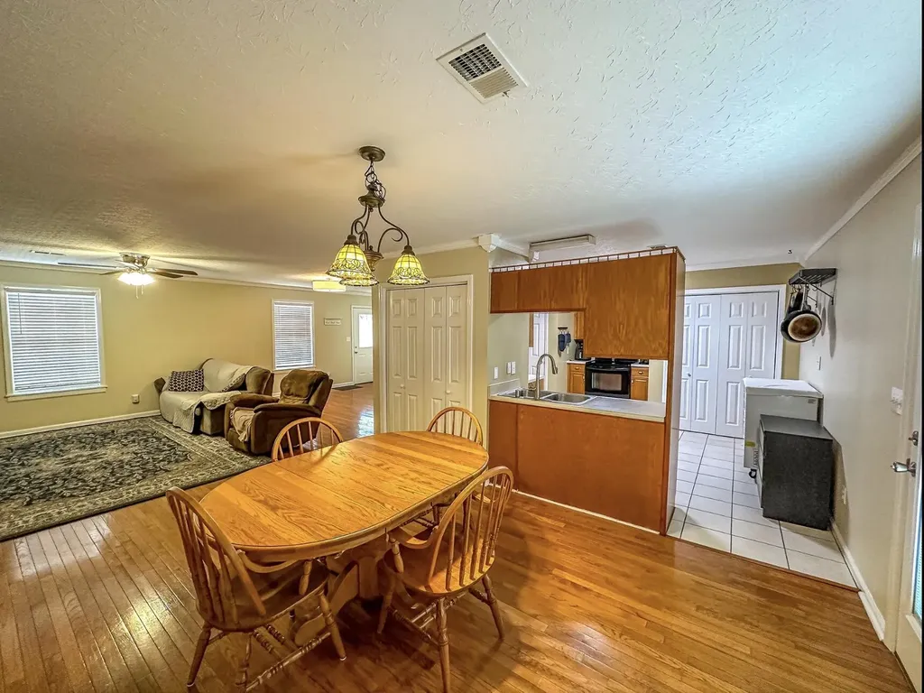 1034 Barker Lane Berea KY 40403