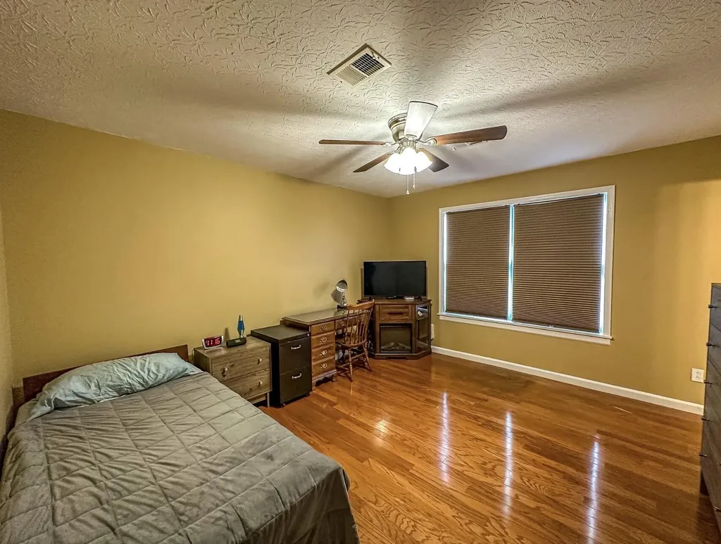 1034 Barker Lane Berea KY 40403