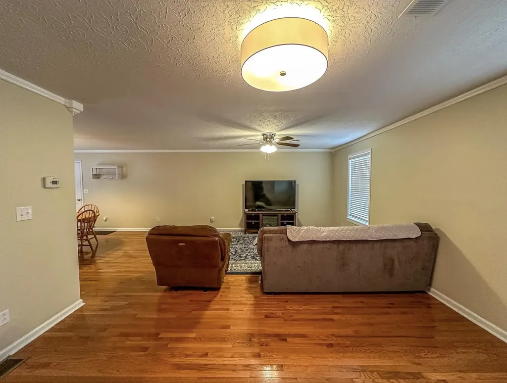 1034 Barker Lane Berea KY 40403
