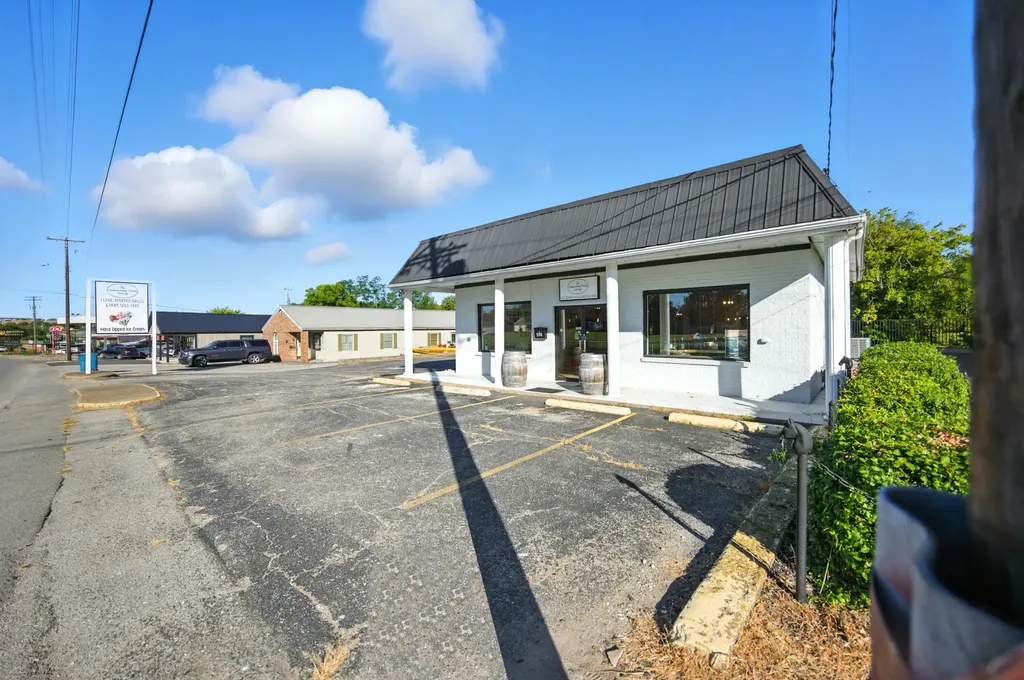 506 W Broadway Street Lawrenceburg KY 40342