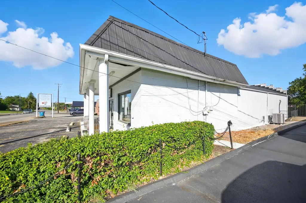 506 W Broadway Street Lawrenceburg KY 40342