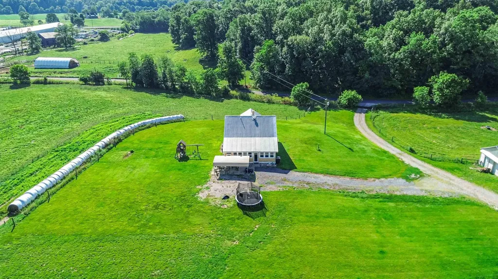 423 Loop Road Hustonville KY 40437