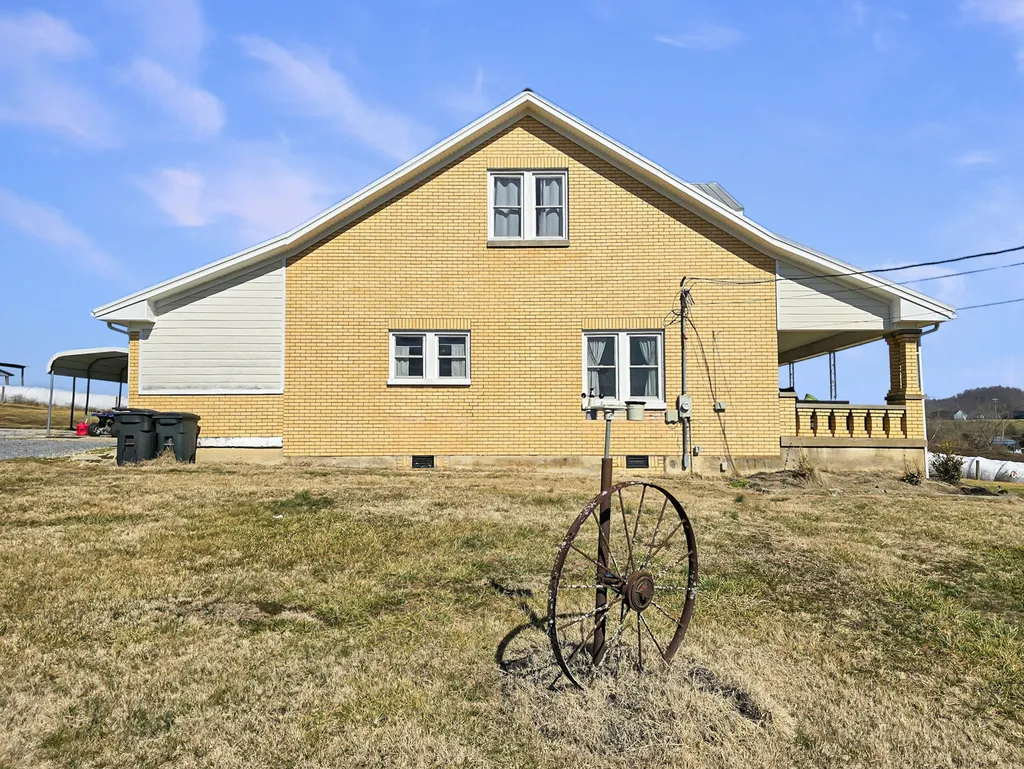 423 Loop Road Hustonville KY 40437