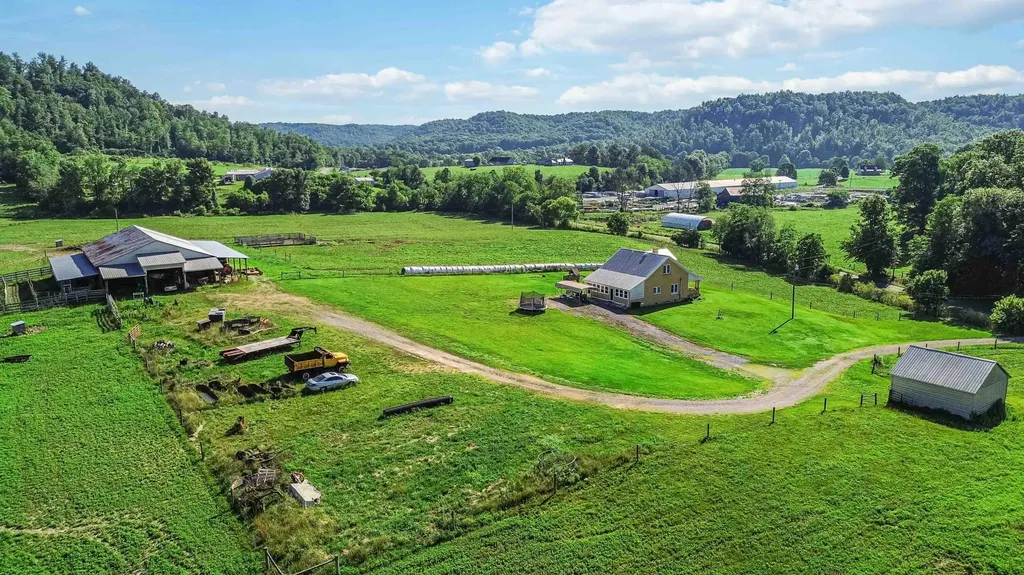 423 Loop Road Hustonville KY 40437