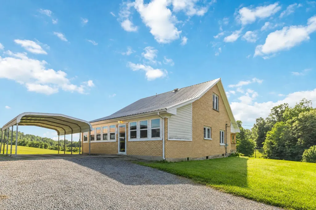 423 Loop Road Hustonville KY 40437