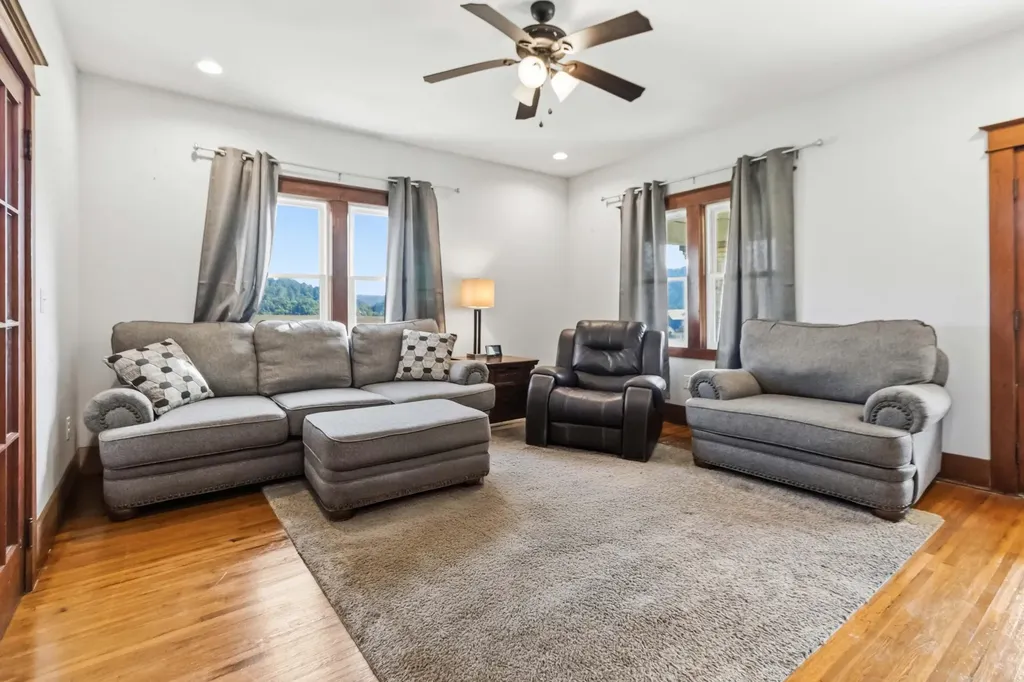 423 Loop Road Hustonville KY 40437