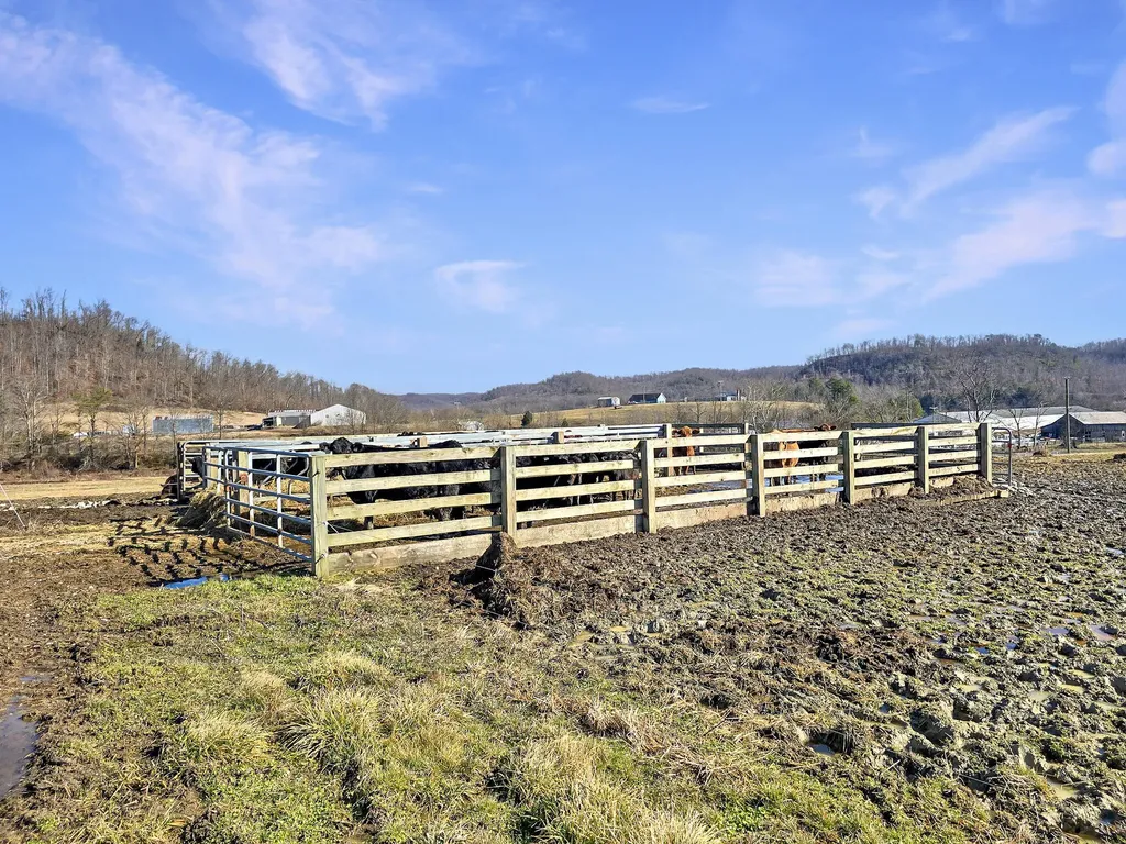 423 Loop Road Hustonville KY 40437