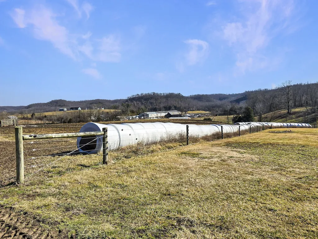423 Loop Road Hustonville KY 40437