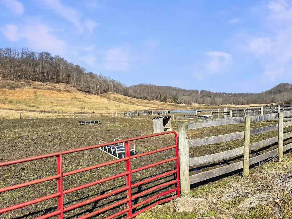 423 Loop Road Hustonville KY 40437