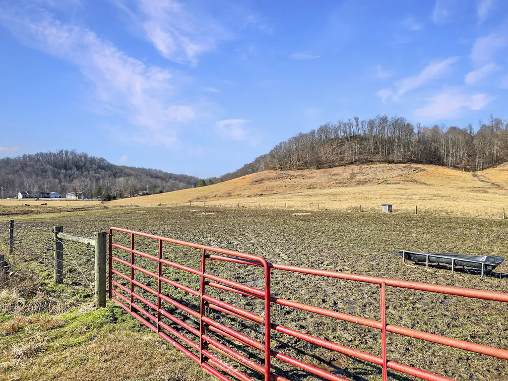 423 Loop Road Hustonville KY 40437