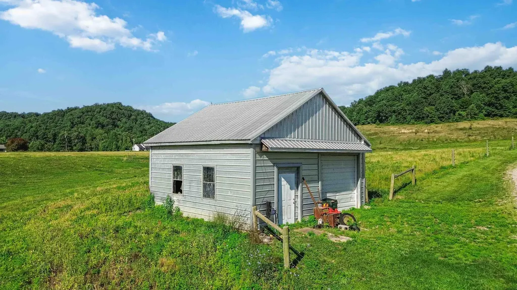 423 Loop Road Hustonville KY 40437