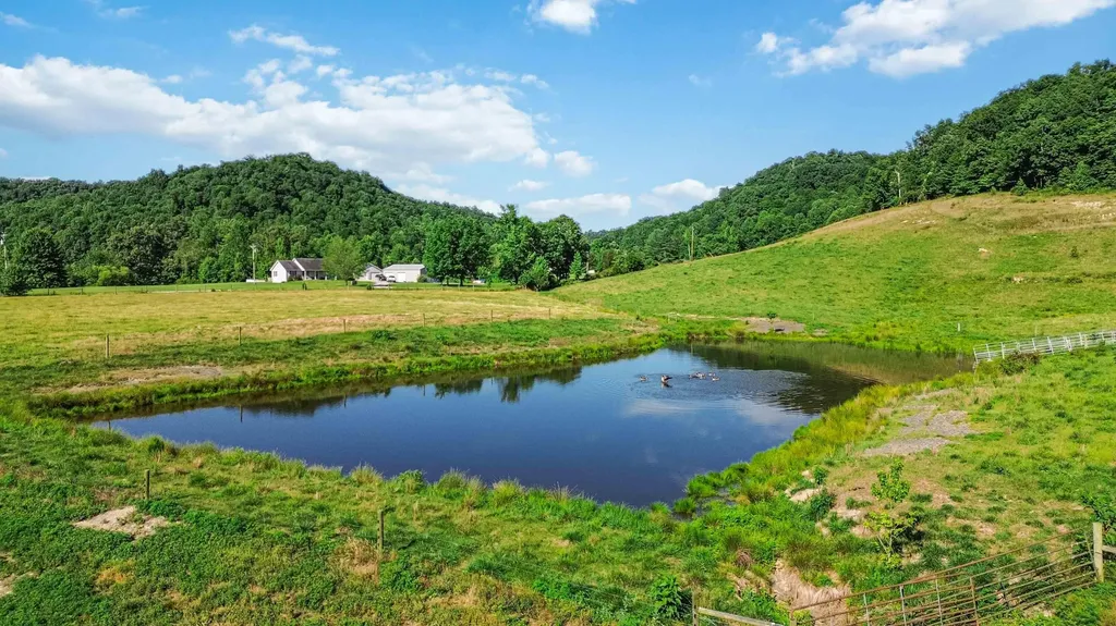 423 Loop Road Hustonville KY 40437