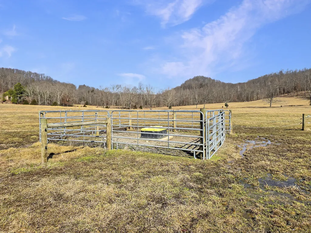 423 Loop Road Hustonville KY 40437