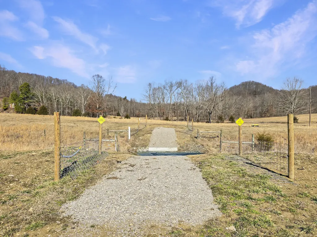 423 Loop Road Hustonville KY 40437