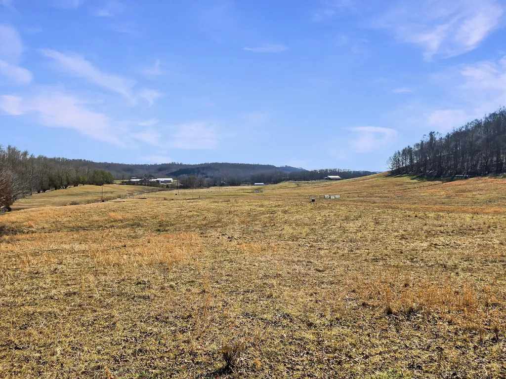 423 Loop Road Hustonville KY 40437