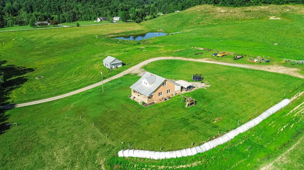 423 Loop Road Hustonville KY 40437