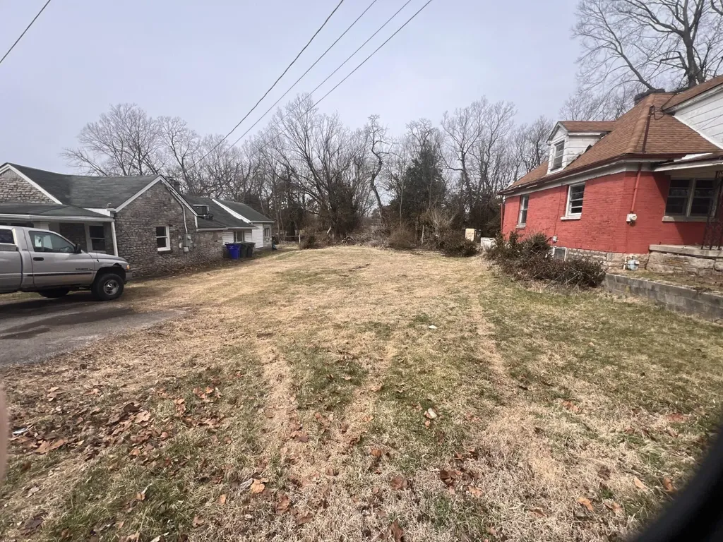 1745 Old Paris Road Lexington KY 40505