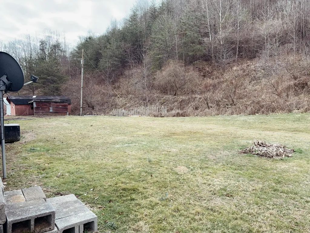 106 Honda Lane Flat Lick KY 40935