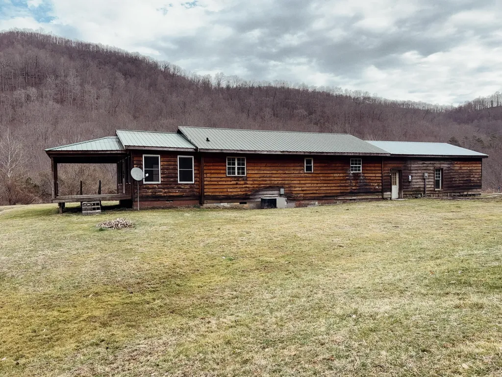 106 Honda Lane Flat Lick KY 40935