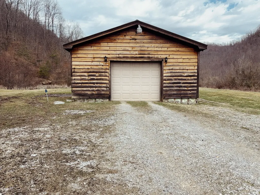 106 Honda Lane Flat Lick KY 40935
