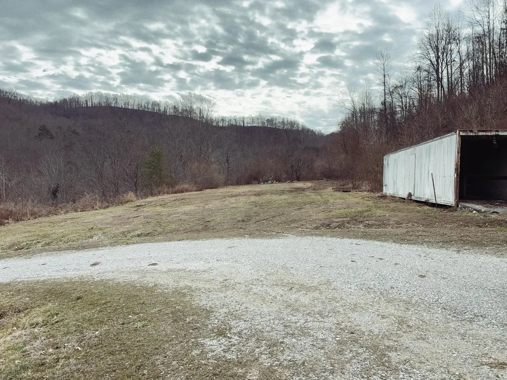 106 Honda Lane Flat Lick KY 40935