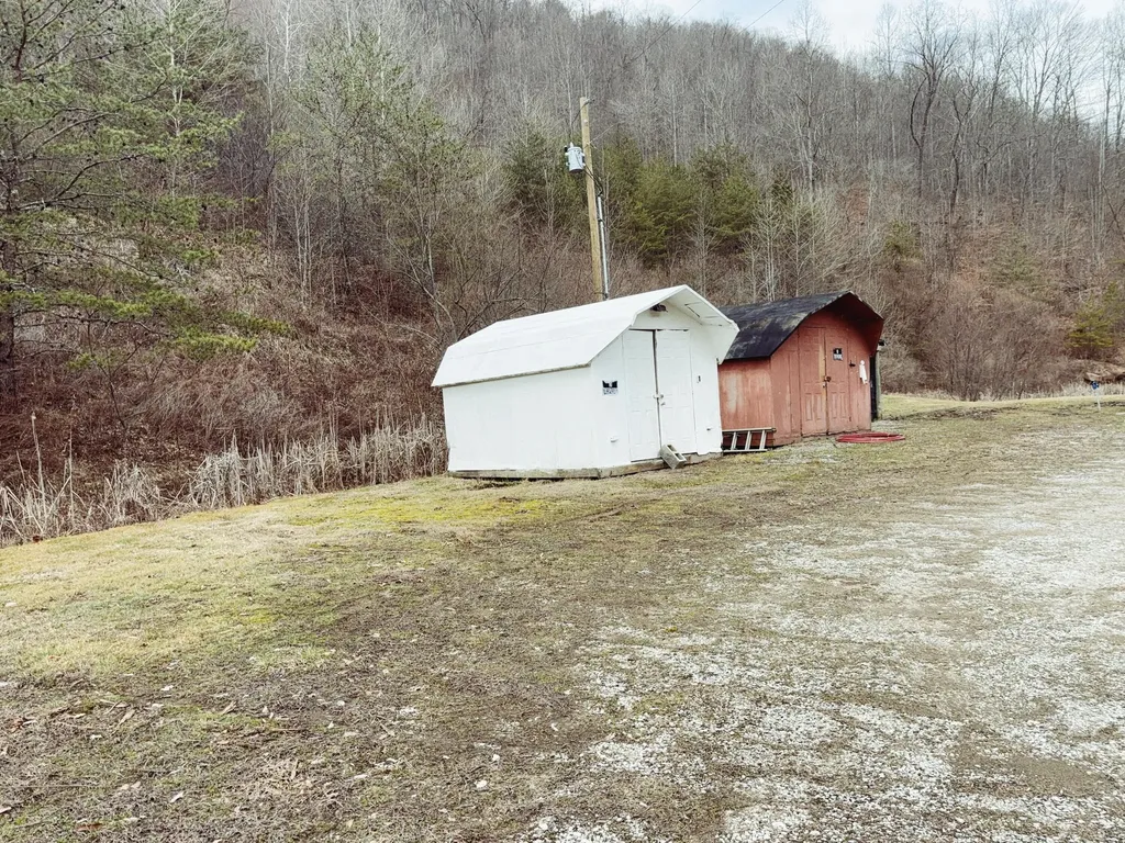106 Honda Lane Flat Lick KY 40935