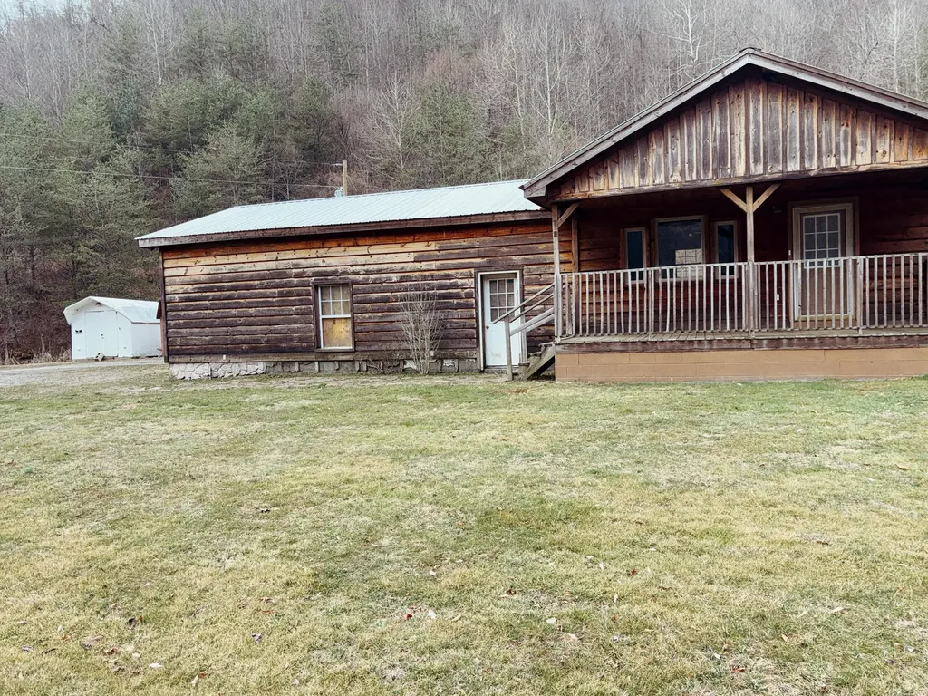106 Honda Lane Flat Lick KY 40935