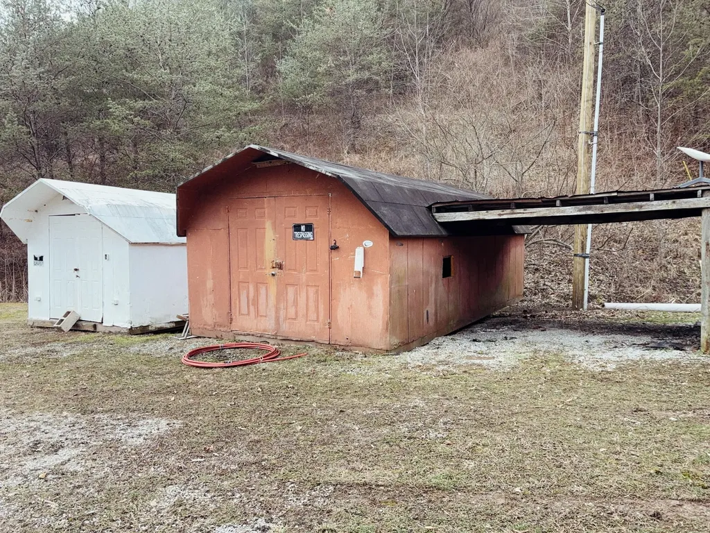 106 Honda Lane Flat Lick KY 40935