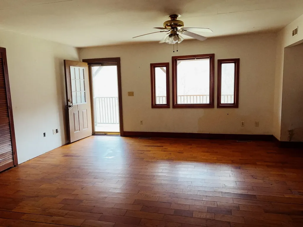 106 Honda Lane Flat Lick KY 40935