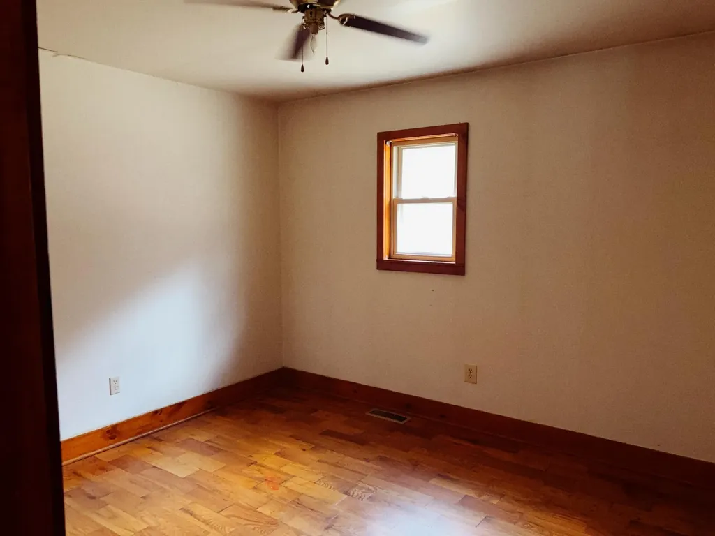 106 Honda Lane Flat Lick KY 40935