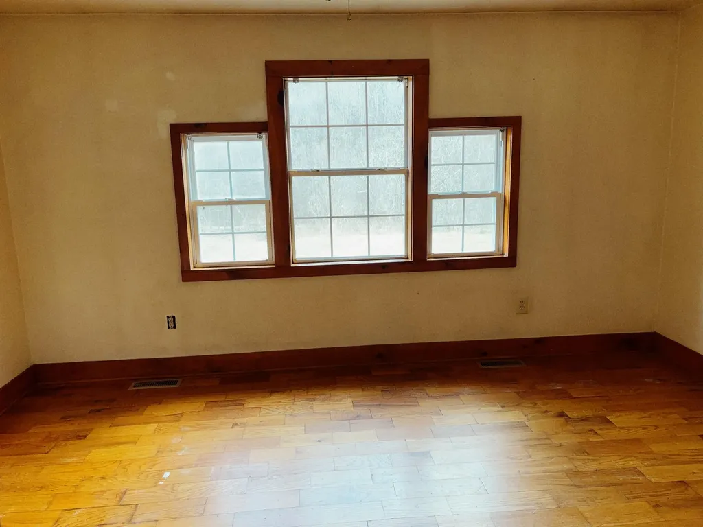 106 Honda Lane Flat Lick KY 40935