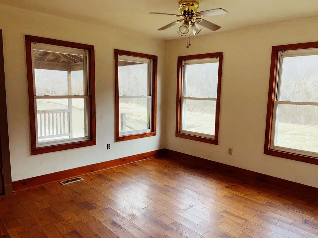 106 Honda Lane Flat Lick KY 40935