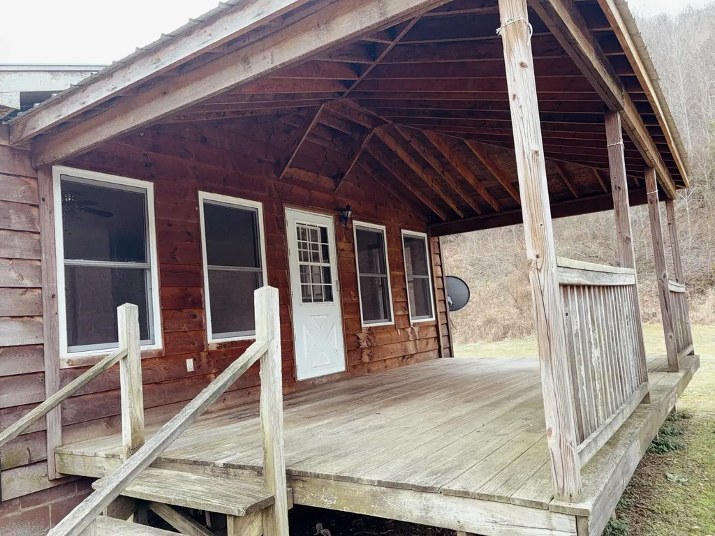 106 Honda Lane Flat Lick KY 40935