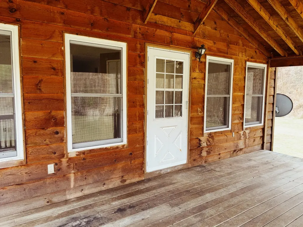 106 Honda Lane Flat Lick KY 40935