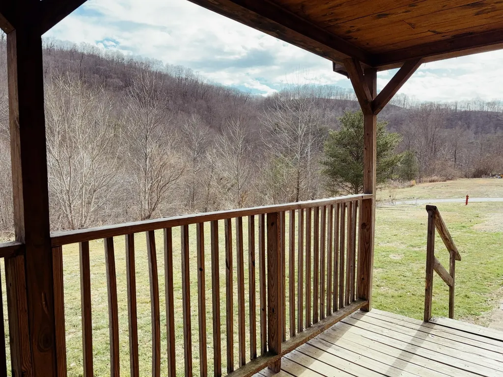 106 Honda Lane Flat Lick KY 40935