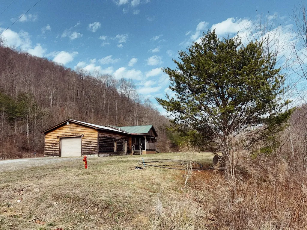 106 Honda Lane Flat Lick KY 40935