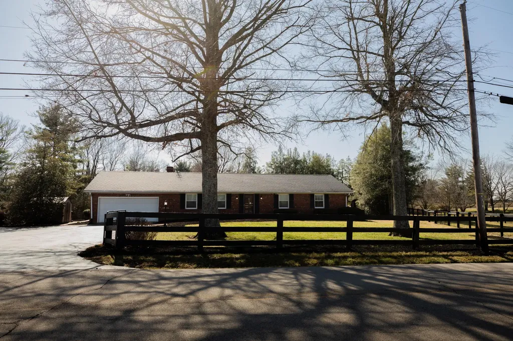 4660 Athens Walnut Hill Pike Lexington KY 40515