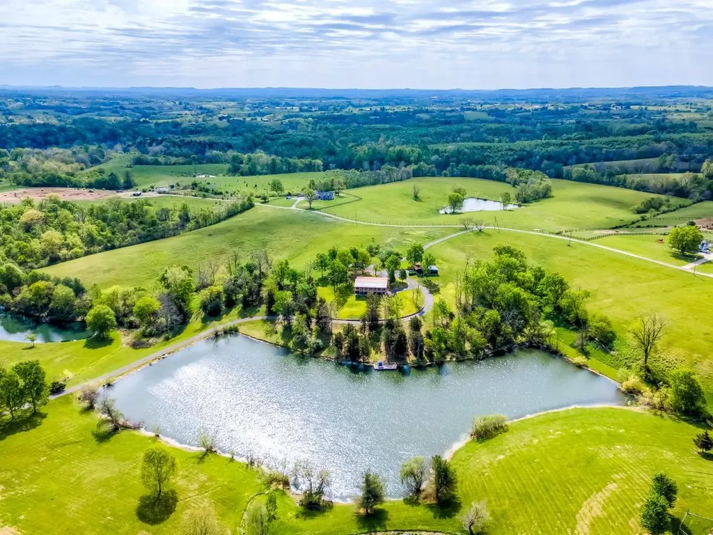 535 Twin Lakes Drive Lancaster KY 40444