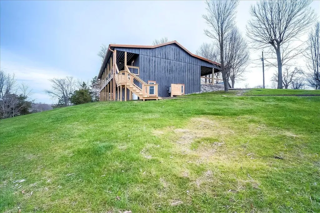 535 Twin Lakes Drive Lancaster KY 40444