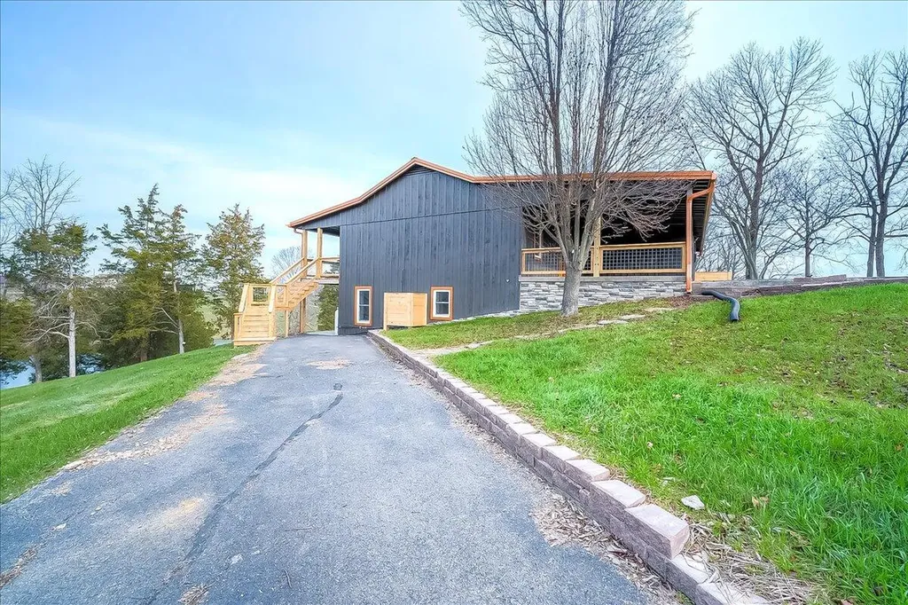 535 Twin Lakes Drive Lancaster KY 40444