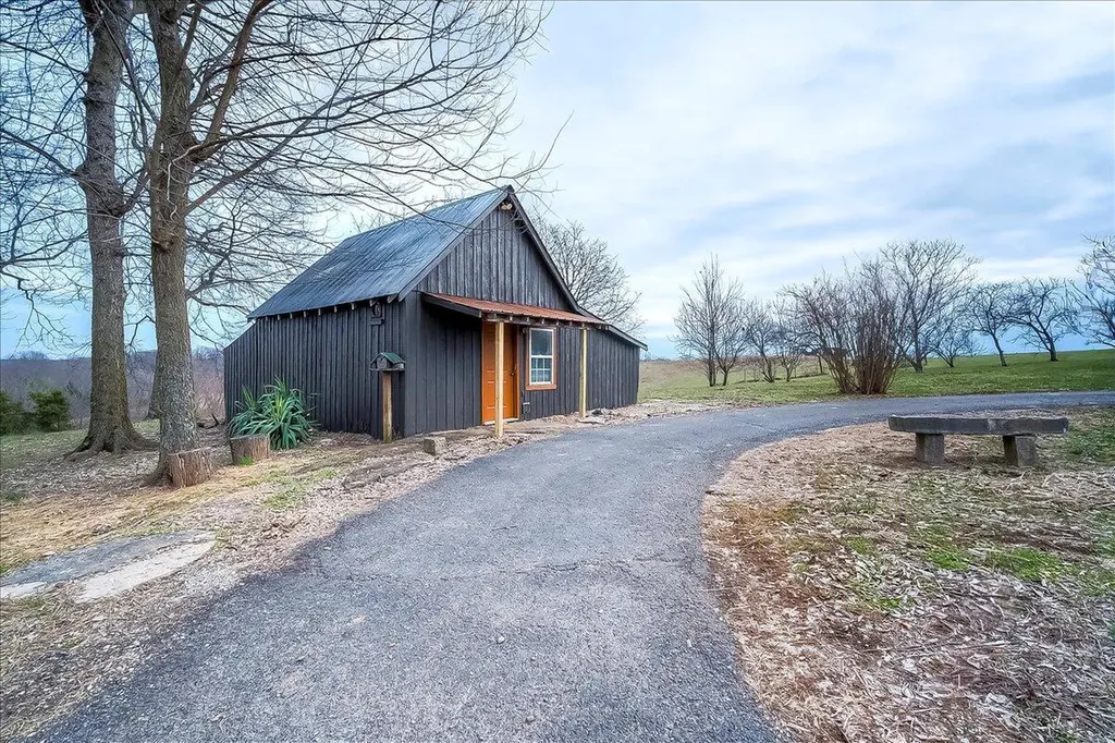 535 Twin Lakes Drive Lancaster KY 40444