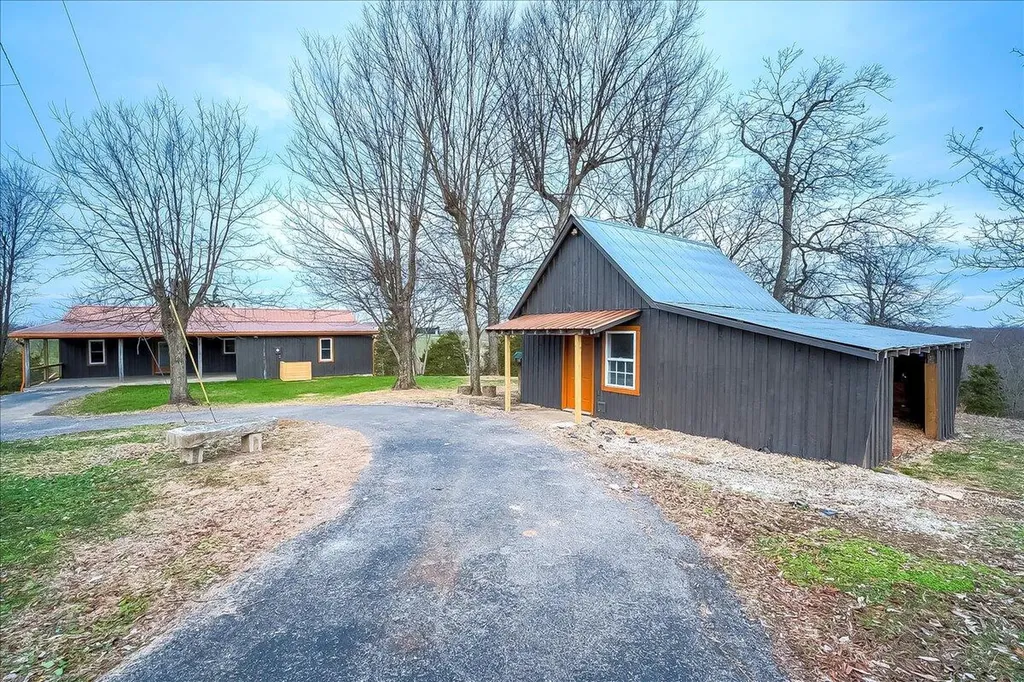 535 Twin Lakes Drive Lancaster KY 40444