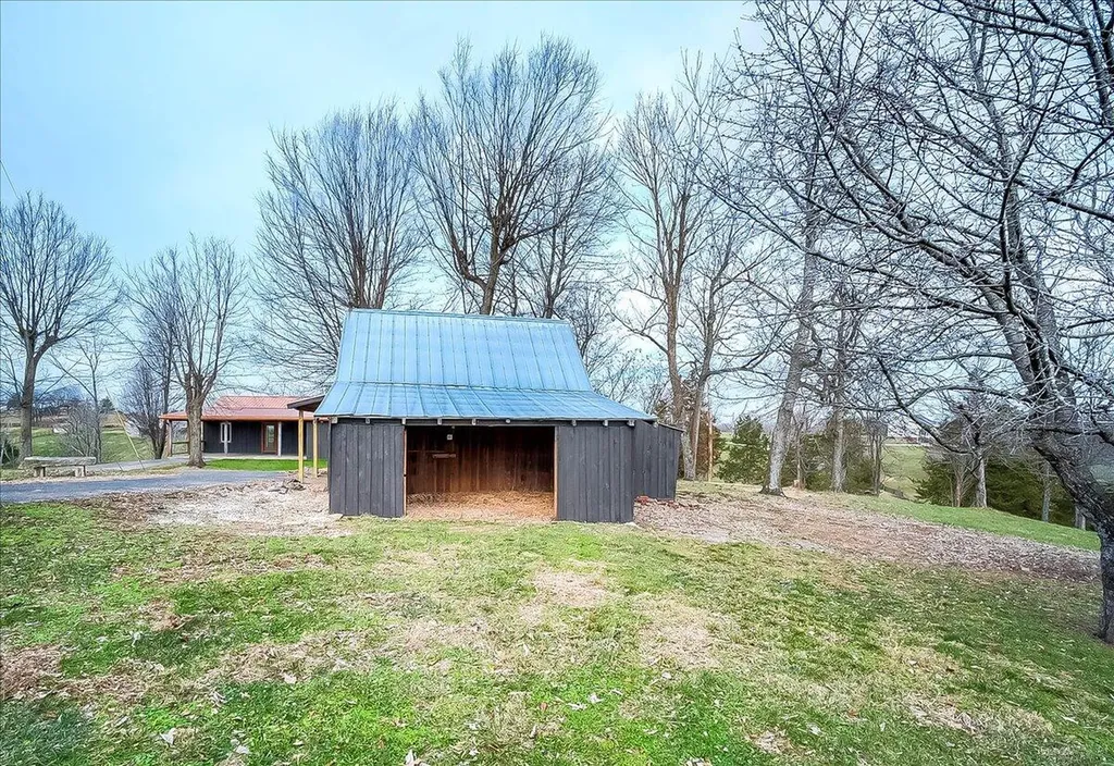 535 Twin Lakes Drive Lancaster KY 40444