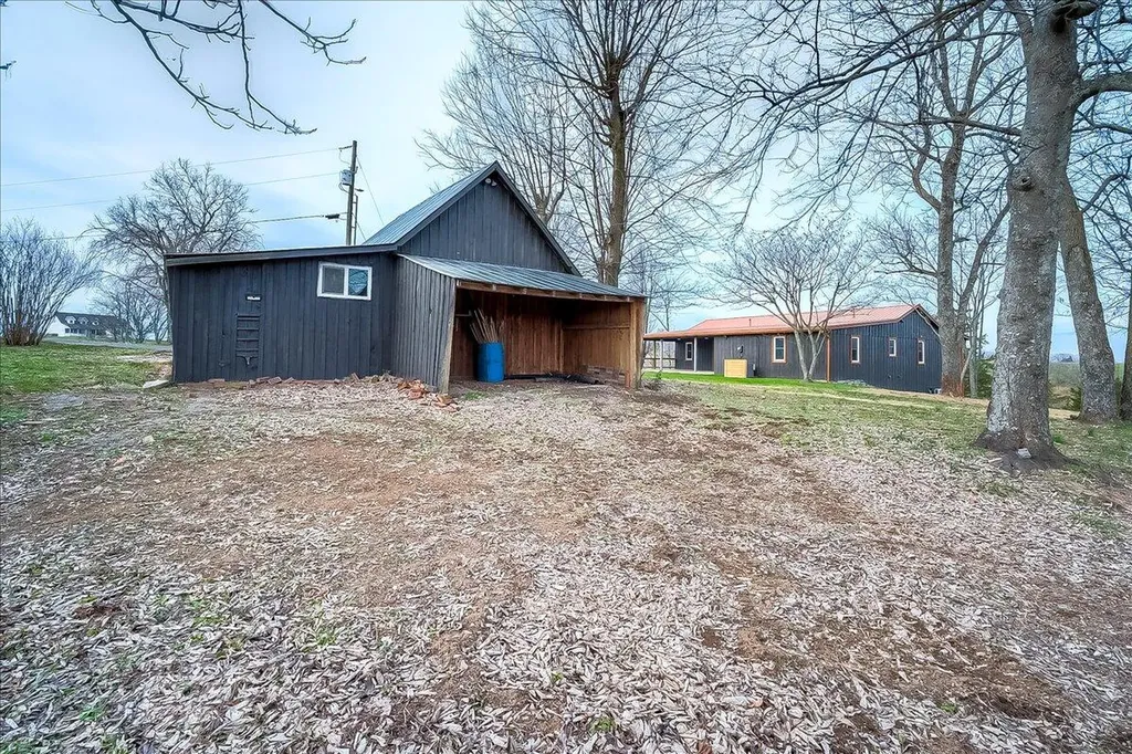 535 Twin Lakes Drive Lancaster KY 40444
